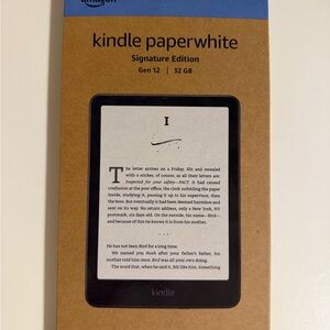 Amazon Kindle Paperwhite Signature Edition (Metallic Black) - 32 GB